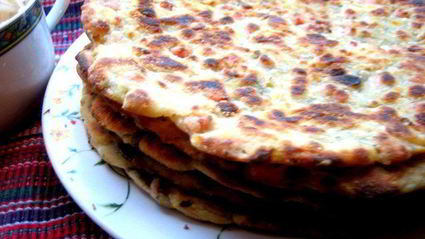 сырно-тыквенные лепешки с колбасой и зеленью