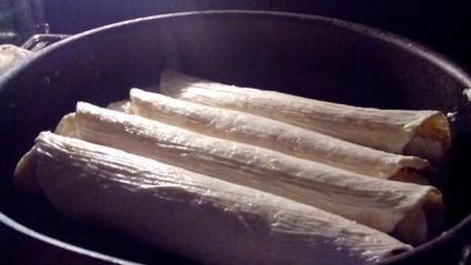 тортильи запеченные с сыром и колбасой