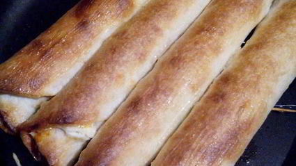 тортильи запеченные с сыром и колбасой