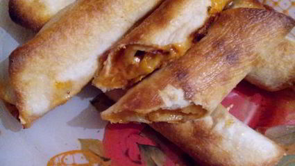 тортильи запеченные с сыром и колбасой