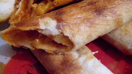 тортильи запеченные с сыром и колбасой