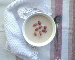 Творожный мусс и лепешки из гороховой муки с маком