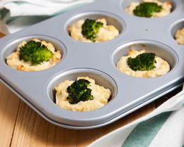 Куриные маффины с творогом и брокколи