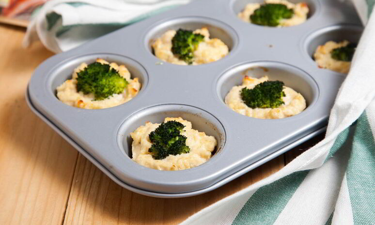 Рецепт куриных маффинов с творогом и брокколи