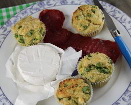 Маффины из киноа с овощами и фетой