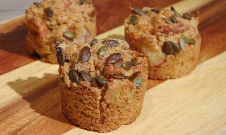 Рецепт маффинов из полбяной муки с яблоком, морковью и тыквенными семечками