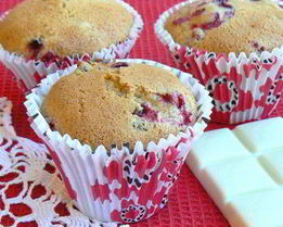 Маффины с брусникой и белым шоколадом