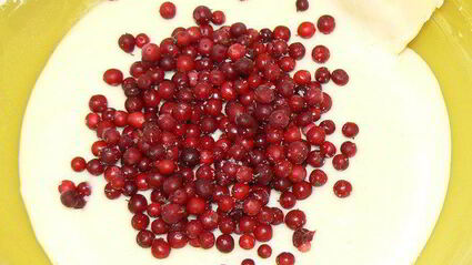 маффины с брусникой и белым шоколадом