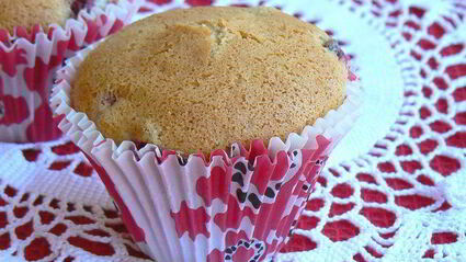 маффины с брусникой и белым шоколадом