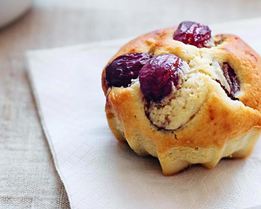 Маффины с голубым сыром и виноградом
