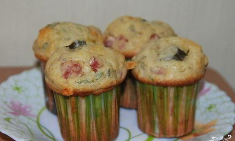 Рецепт маффинов с колбасой и сыром