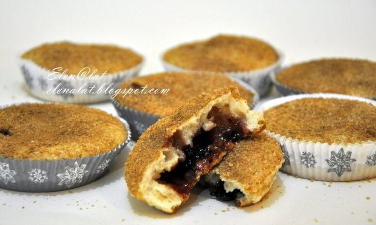 Рецепт маффинов с корицей, коричневым сахаром и вареньем