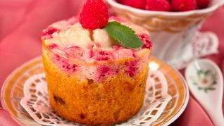 Маффины с малиновым кремом и шоколадом