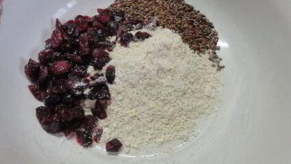 морковно-апельсиновые маффины с клюквой