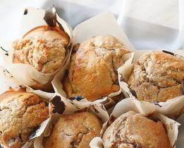 Овсяные маффины с вишней и кокосом