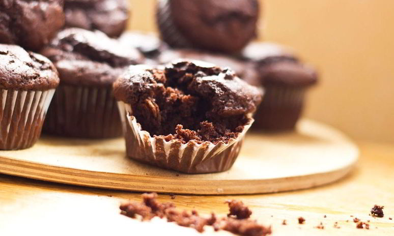 Рецепт шоколадных маффинов с хрустящей корочкой