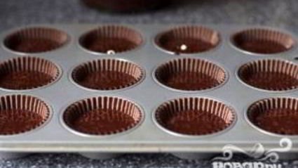 шоколадные маффины со сливками и вишней