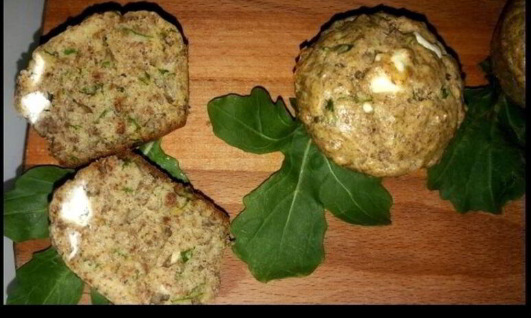 Рецепт закусочных маффинов с руколой и фетой
