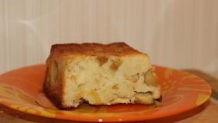 Манник на кефире с яблоками