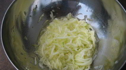 кабачковые оладьи с козьим сыром и йогуртовым соусом