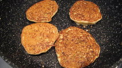 кабачковые оладьи с козьим сыром и йогуртовым соусом