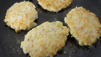 куриные оладьи с капустой и овсяными хлопьями