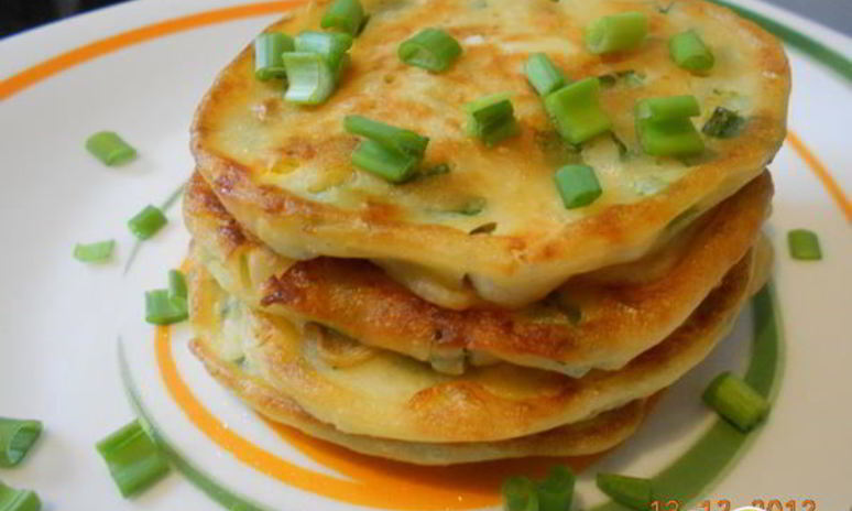 Рецепт оладушек с яйцом и зеленым луком