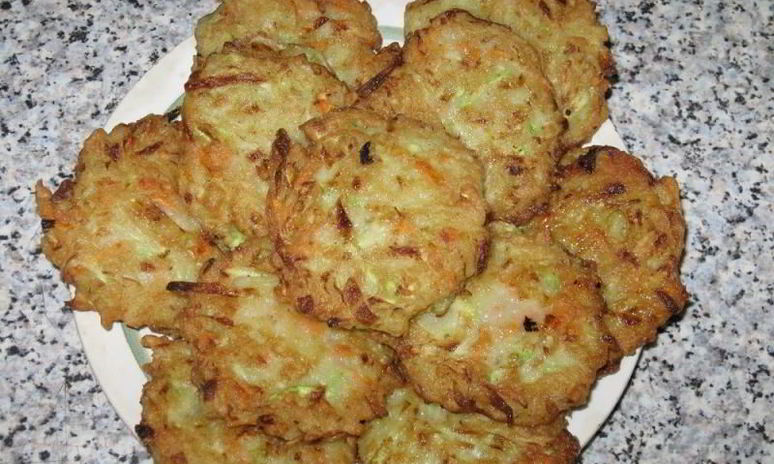 Рецепт оладий из кабачков с манкой и картошкой на воде