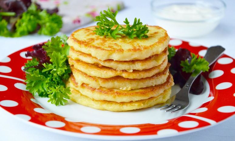Рецепт оладий из картофельного пюре на сметане