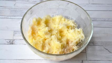 оладьи из картофельного пюре на сметане