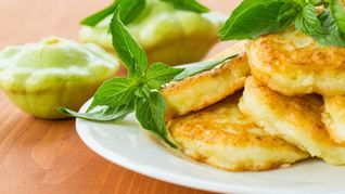 Оладьи из патиссонов с зеленью