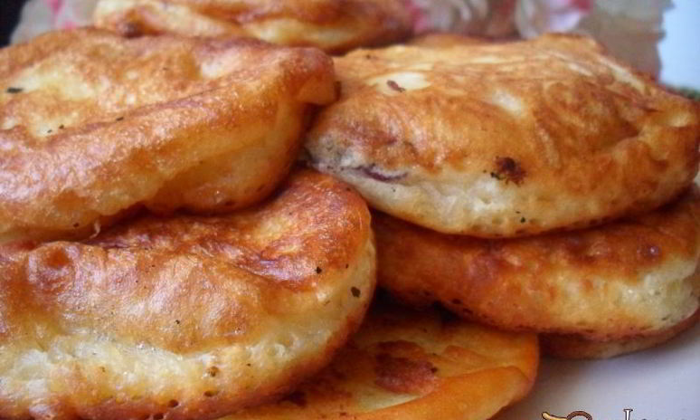 Рецепт оладий на кефире с черешней