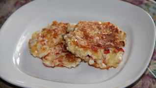 Оладьи с крабовыми палочками и сыром