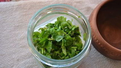 оладьи с кукурузой и соусом из натурального йогурта