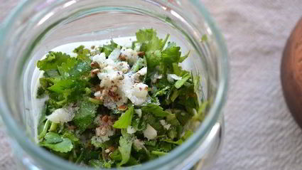 оладьи с кукурузой и соусом из натурального йогурта