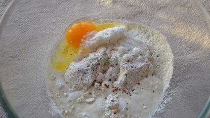 оладьи с кукурузой и соусом из натурального йогурта