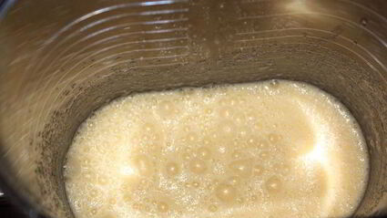 оладьи с яблоками, финиками и орешками