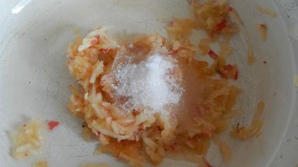 оладьи с яблоками на кефире