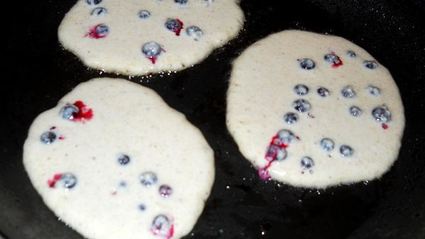 овсяные оладьи на йогурте с ягодами