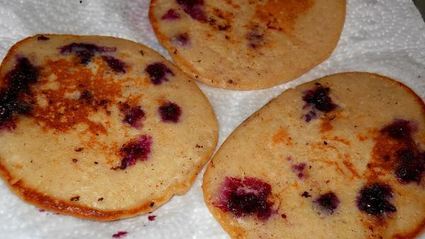 овсяные оладьи на йогурте с ягодами