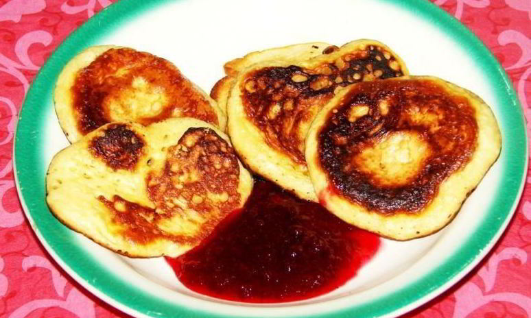 Рецепт пышных оладий на кислом молоке и дрожжах