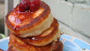 Пышные оладьи на сыворотке