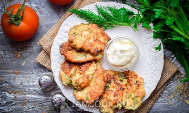 Рецепт рубленных куриных оладий с беконом и зеленью