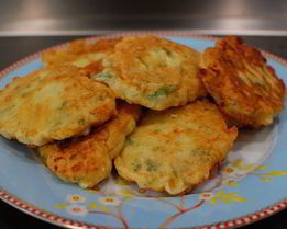 Сырные оладьи с петрушкой