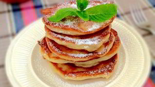 Творожные оладьи с яблоками