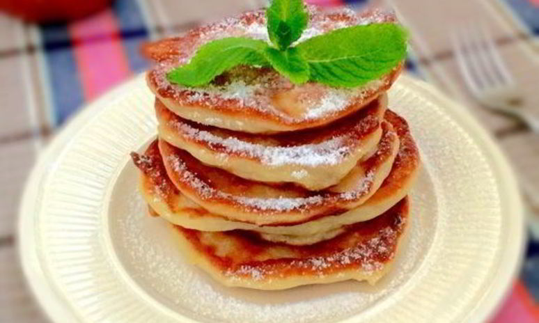 Рецепт творожных оладий с яблоками