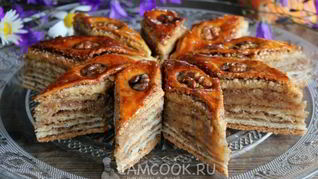 Пахлава с грецкими орехами и медом