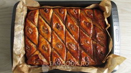 пахлава с грецкими орехами и медом