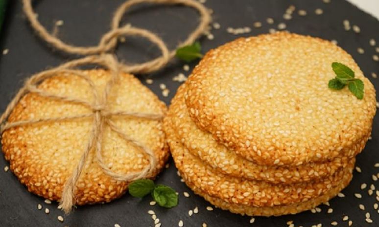 Рецепт быстрого хрустящего кунжутного печенья