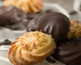 Курабье в шоколадной глазури